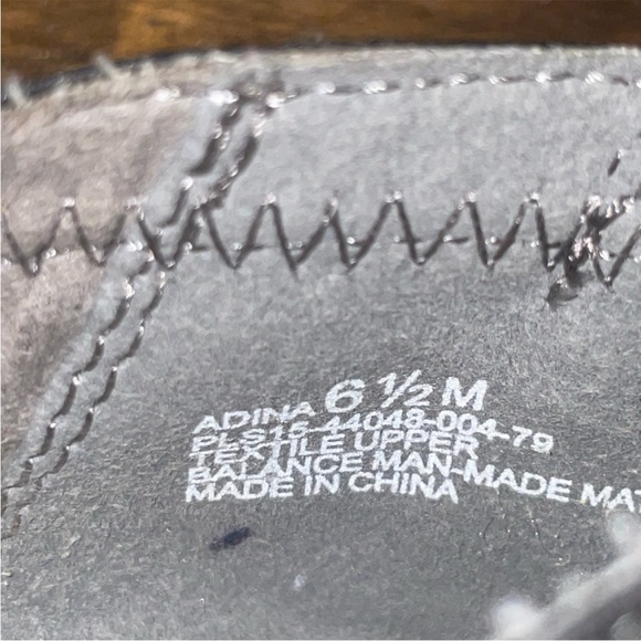 Yuu Ballet flats slip on shimmery silver platinum size 6.5 casual shoes - Picture 8 of 11